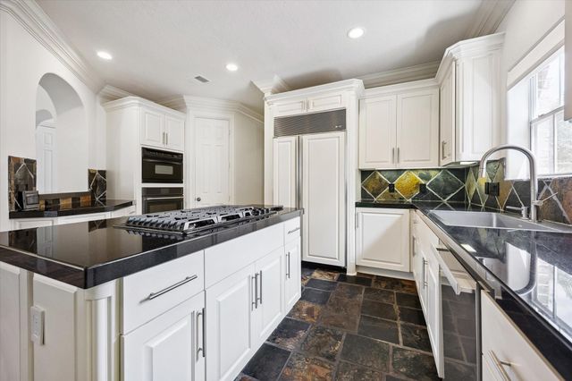 14022 Barnhart Boulevard, Houston, TX 77077