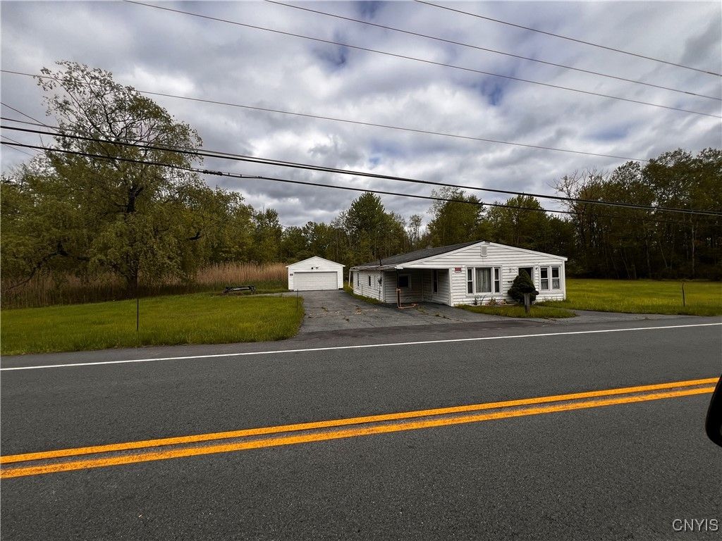 9572 Caughdenoy Road, Clay, NY 13029