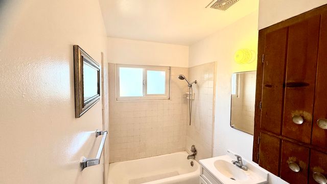 1777 E Meadow Lane, Dinuba, CA 93618