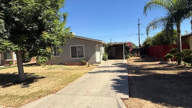 1777 E Meadow Lane, Dinuba, CA 93618