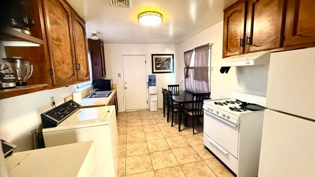 1777 E Meadow Lane, Dinuba, CA 93618