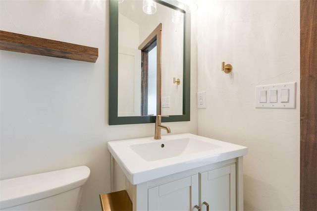 9438 Creek View, Guthrie, OK 73044