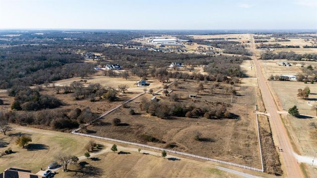 9438 Creek View, Guthrie, OK 73044