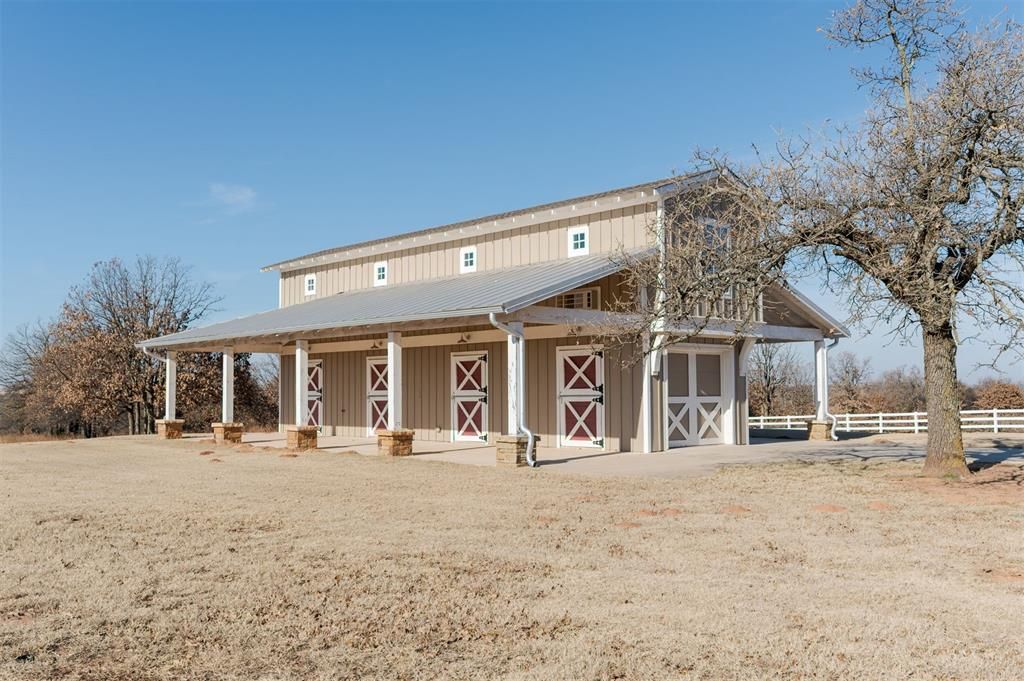 Image 7 of property listing at 9438 Creek View, Guthrie, OK 73044