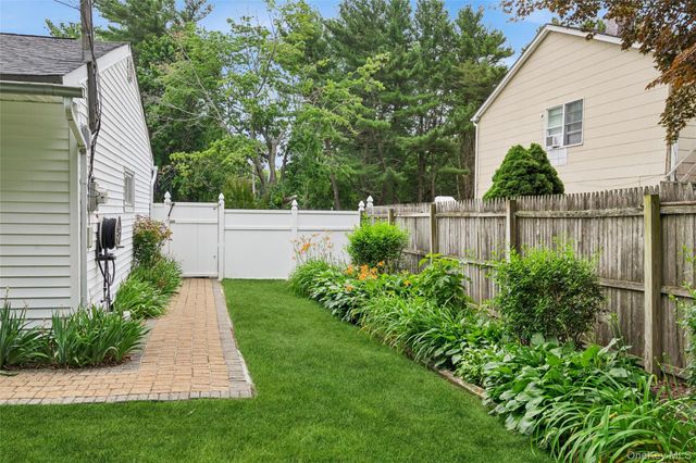 16 Parson Drive, Stony Brook, NY 11790
