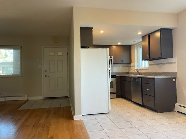 1019 Peterson Avenue B6, Park Ridge, IL 60068