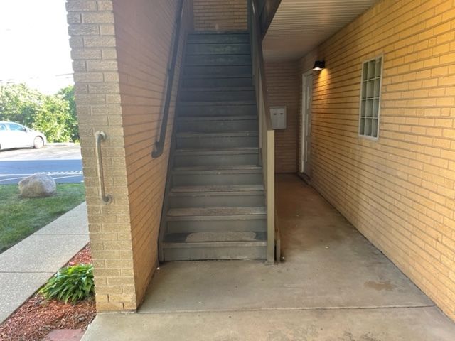 1019 Peterson Avenue B6, Park Ridge, IL 60068