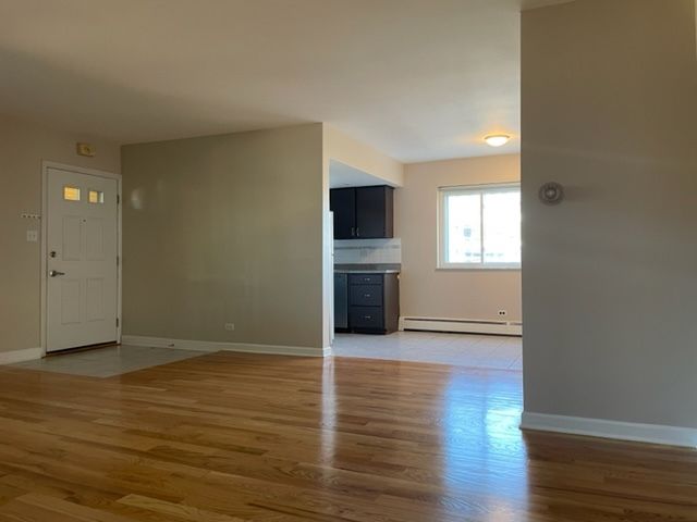 1019 Peterson Avenue B6, Park Ridge, IL 60068