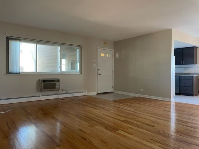 1019 Peterson Avenue B6, Park Ridge, IL 60068