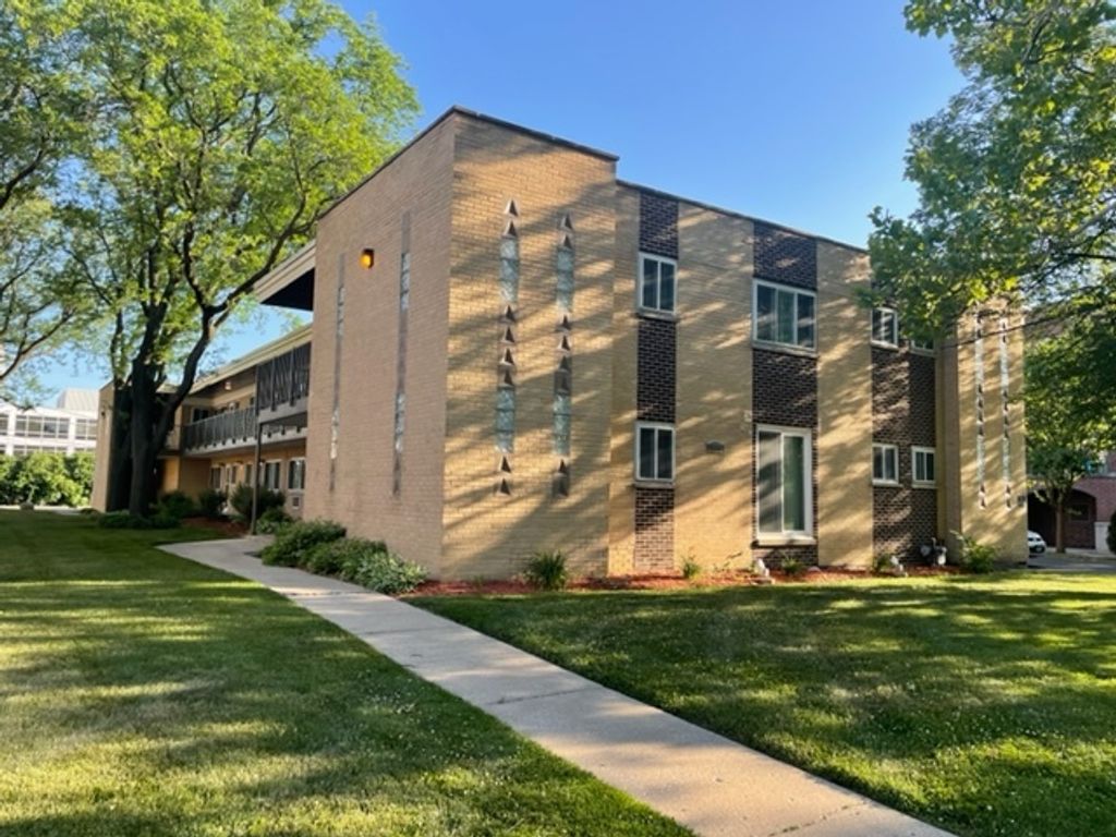 1019 Peterson Avenue B6, Park Ridge, IL 60068