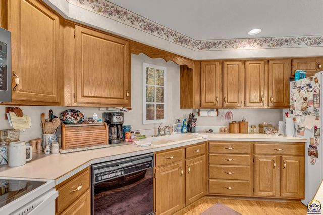 5946 SW 30th Ter, Topeka, KS 66610