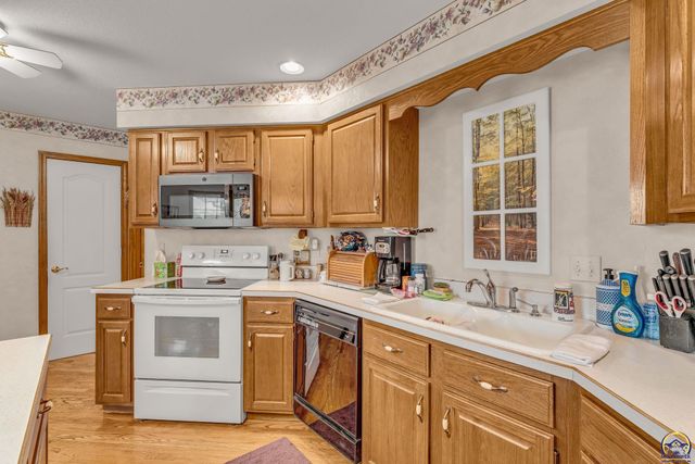 5946 SW 30th Ter, Topeka, KS 66610