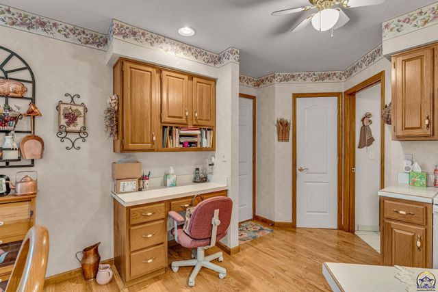 5946 SW 30th Ter, Topeka, KS 66610