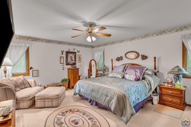 5946 SW 30th Ter, Topeka, KS 66610