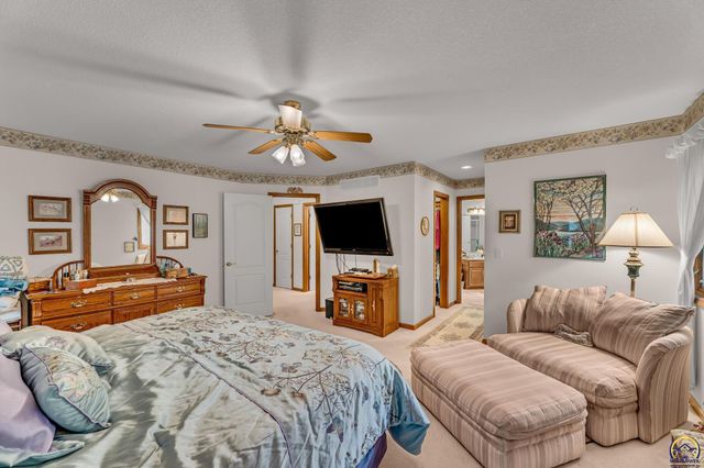 5946 SW 30th Ter, Topeka, KS 66610