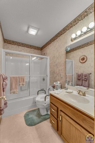 5946 SW 30th Ter, Topeka, KS 66610