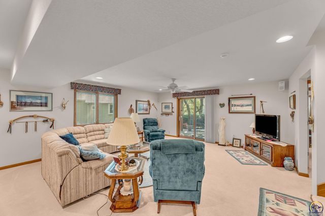 5946 SW 30th Ter, Topeka, KS 66610