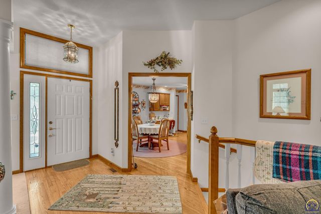 5946 SW 30th Ter, Topeka, KS 66610