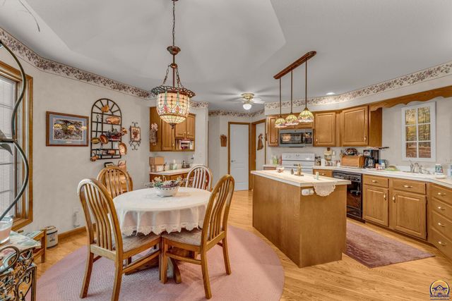 5946 SW 30th Ter, Topeka, KS 66610