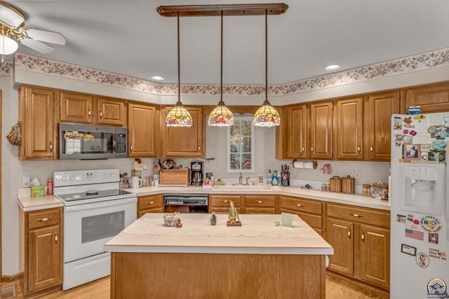 5946 SW 30th Ter, Topeka, KS 66610