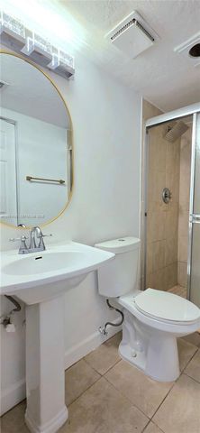 608 Commodore Dr, Plantation, FL 33325