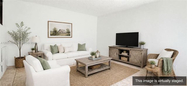608 Commodore Dr, Plantation, FL 33325