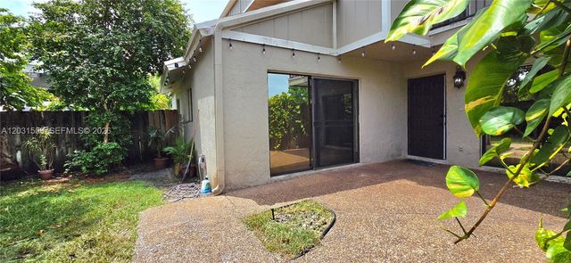 608 Commodore Dr, Plantation, FL 33325