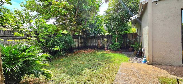 608 Commodore Dr, Plantation, FL 33325