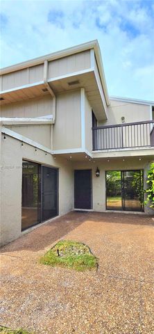 608 Commodore Dr, Plantation, FL 33325