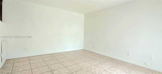 608 Commodore Dr, Plantation, FL 33325