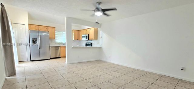 608 Commodore Dr, Plantation, FL 33325