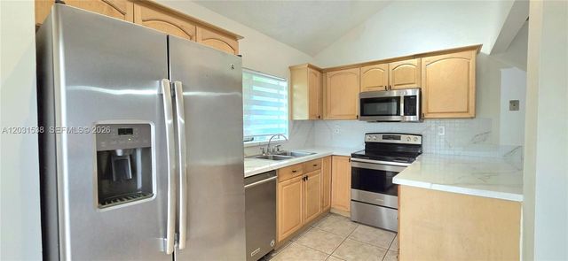 608 Commodore Dr, Plantation, FL 33325