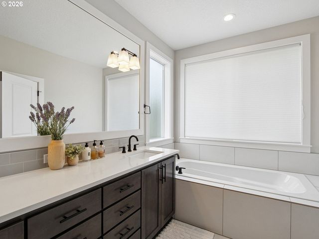 4562 Nw HARRIS Ter, Portland, OR 97229