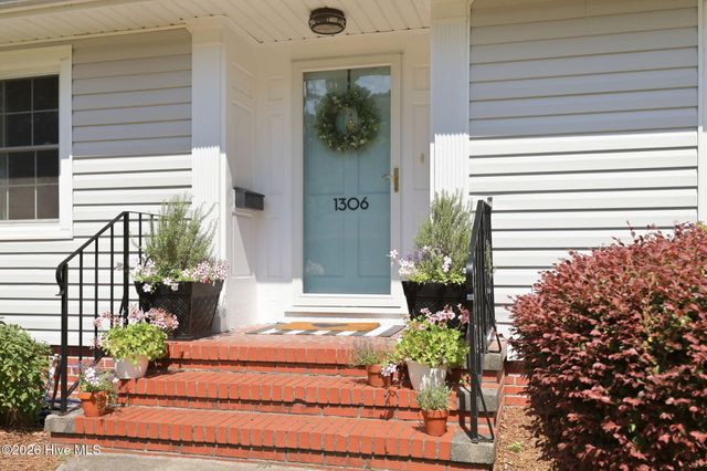 1306 Summit Avenue, Washington, NC 27889