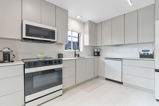 20345 NE 10th Ct, Miami, FL 33179