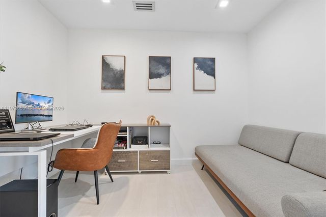 20345 NE 10th Ct, Miami, FL 33179