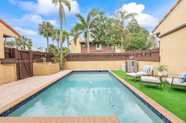 20345 NE 10th Ct, Miami, FL 33179