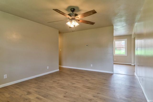 2580 Juanita Avenue, Wadesville, IN 47638