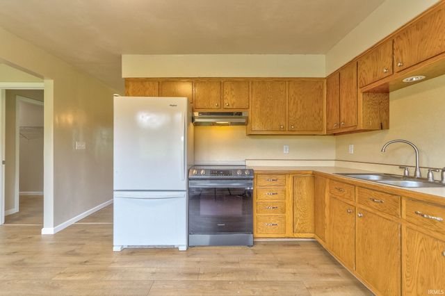 2580 Juanita Avenue, Wadesville, IN 47638