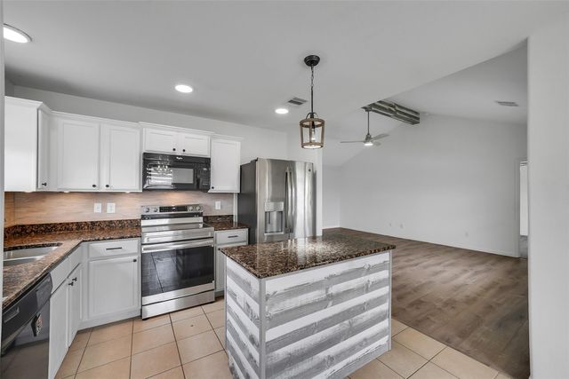 6623 Plum Springs Lane, Richmond, TX 77469