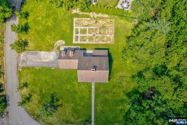 1 Canoe, Roseland, NJ 07068