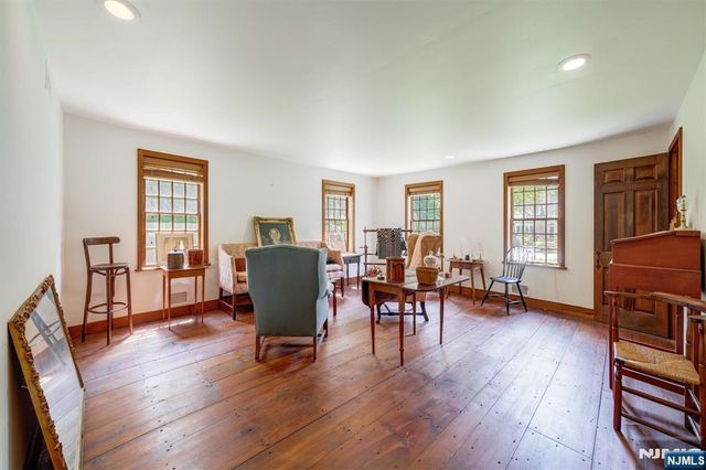 1 Canoe, Roseland, NJ 07068