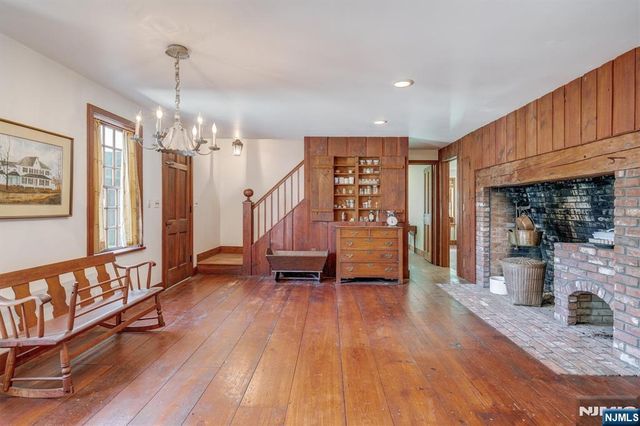 1 Canoe, Roseland, NJ 07068