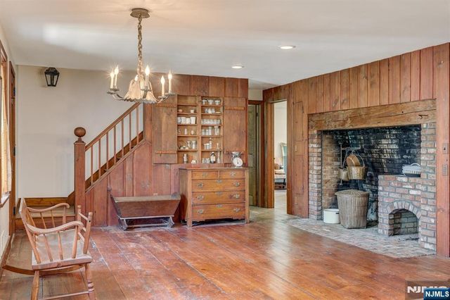 1 Canoe, Roseland, NJ 07068