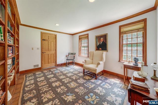 1 Canoe, Roseland, NJ 07068