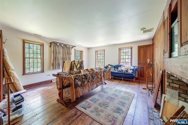 1 Canoe, Roseland, NJ 07068