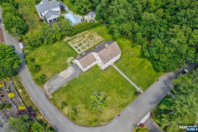 1 Canoe, Roseland, NJ 07068