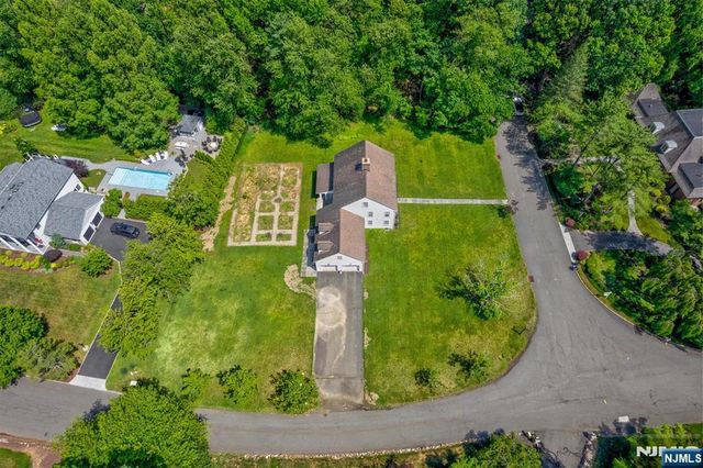 1 Canoe, Roseland, NJ 07068