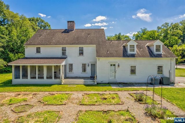 1 Canoe, Roseland, NJ 07068