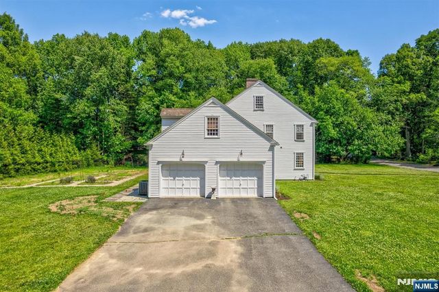 1 Canoe, Roseland, NJ 07068